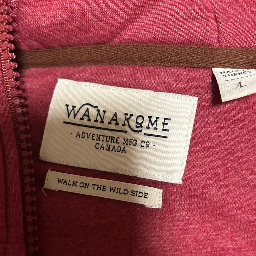 Wanakome Adventure Red Hoodie